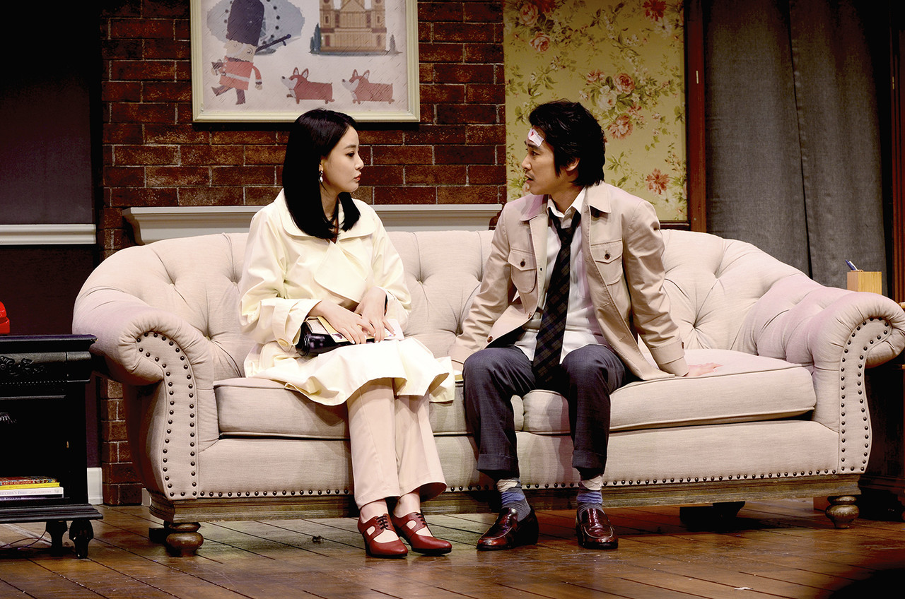 이주연, 정태우가 10일 오후 서울 강남구 삼성동 백암아트홀에서 열린 연극 '스페셜 라이어' 프레스콜에 참석해 열연을 하고 있다
