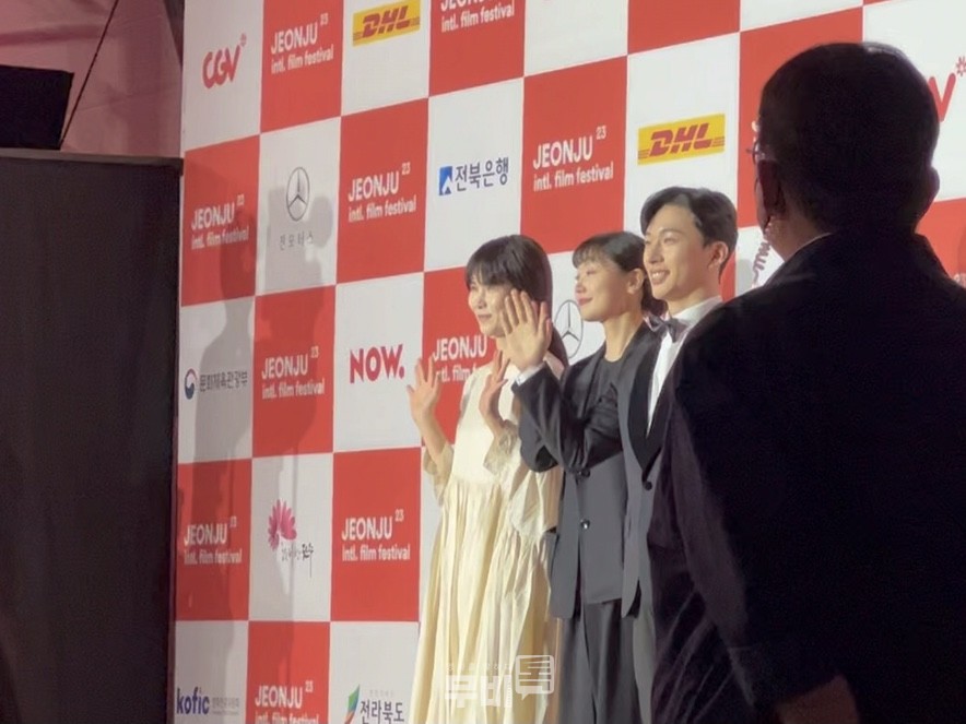 영화 파로호의 배우들, 왼쪽부터 공민정, 김연교, 김대건